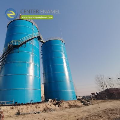 Gelaste roestvrijstalen opslagtank voor geproduceerd water: Beheert corrosieve en uitdagende afvalstromen