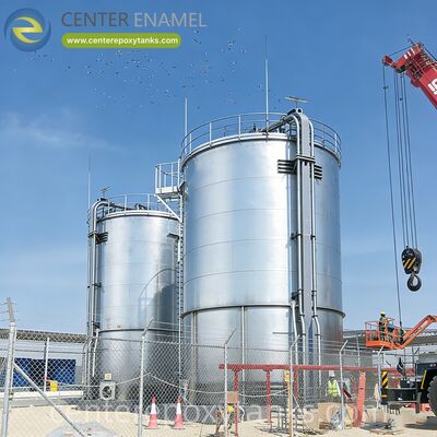 Extern drijvend dak voor gelaste roestvrijstalen bitumentanks: effectieve beheersing van dampen met behoud van thermische integriteit